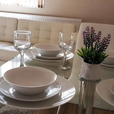 Shepherd Apartment *